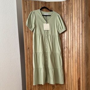 Tradlands Dress NWT